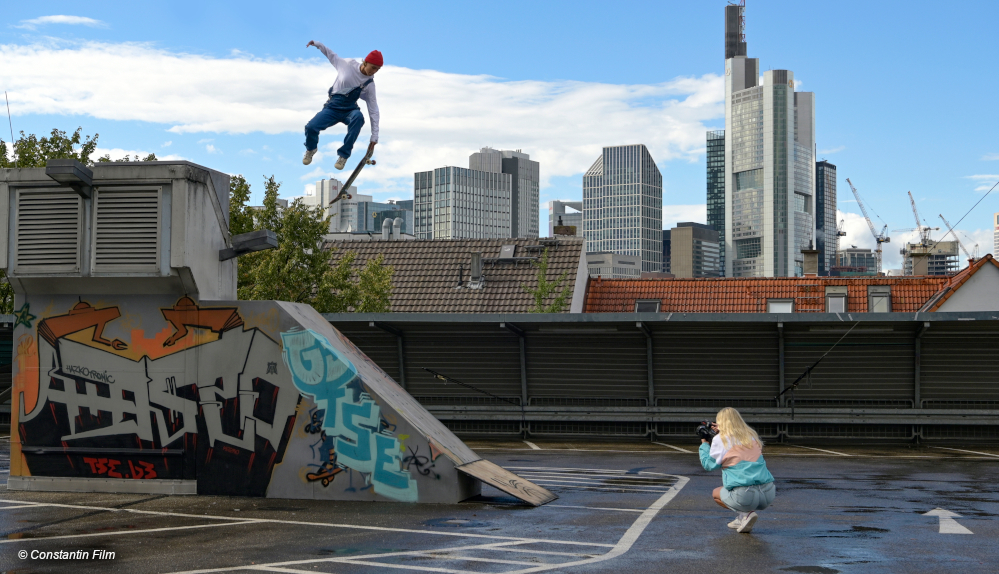 Lisa und Lena im Skatepark in "Get Up"