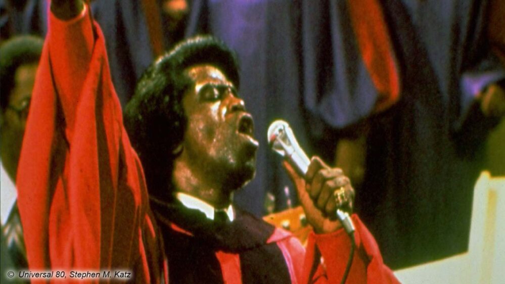 James Brown legt bei "Blues Brothers" einen Auftritt im Prediger-Gewand hin.