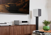 Der Denon DRA-900H Silver im Wohnzimmer