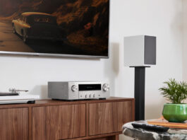 Der Denon DRA-900H Silver im Wohnzimmer