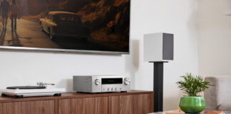 Der Denon DRA-900H Silver im Wohnzimmer