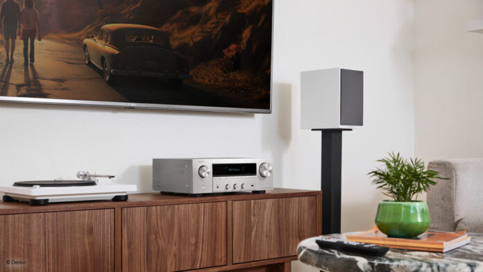 Der Denon DRA-900H Silver im Wohnzimmer