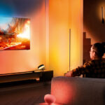Fernseher mit Philips Lichtinstalation