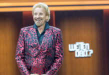 Thomas Gottschalk vor Wetten, dass-Logo