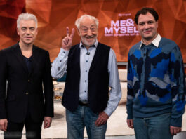 Dieter Hallervorden mit seinem jüngeren KI-Ich in "Me & Myself"