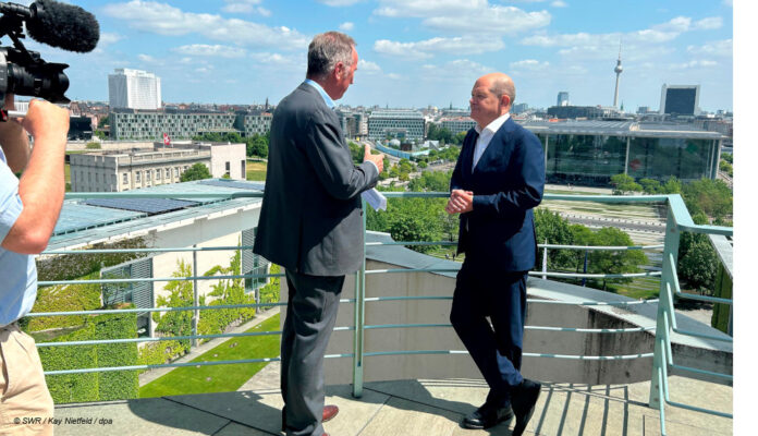 Stephan Lamby und Olaf Scholz in 