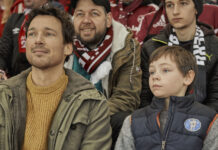 Florian David Fitz und Cecilio Andresen im Stadion