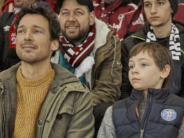 Florian David Fitz und Cecilio Andresen im Stadion