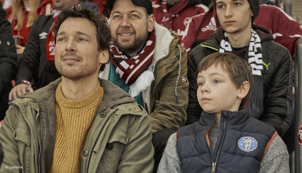 Florian David Fitz und Cecilio Andresen im Stadion