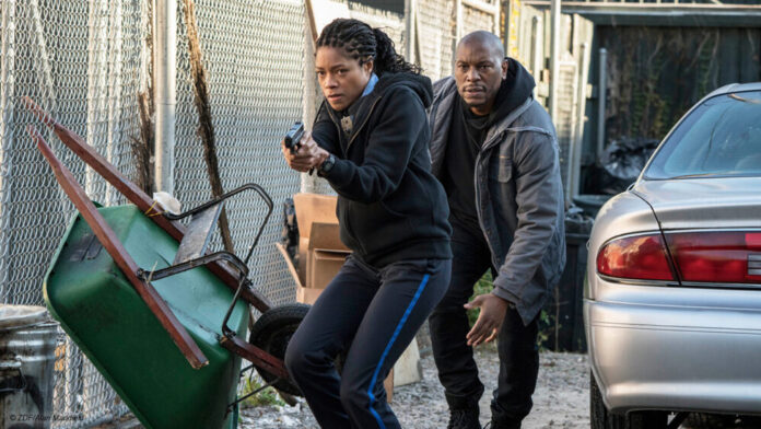 Alicia West (Naomie Harris) und Mouse (Tyrese Gibson) kämpfen in 