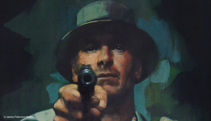 Michael Fassbender mit Hut und Pistole