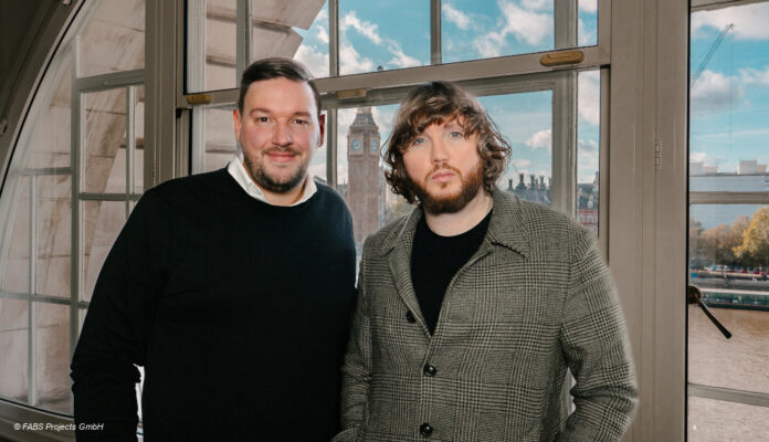 Channel Aid-Founder Fabian Narkus mit Sänger James Arthur