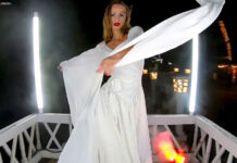 Model gibt die Miss Russia auf der Krim