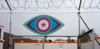 Promi Big Brother Logo unter Stacheldraht