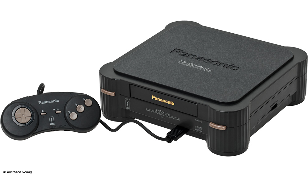 Das 3DO-System wurde per Lizenz von zahlreichen Elektronikherstellern produziert, doch das Panasonic 3DO FZ-1 prägte das Gesicht der 3DO-Marke mehr als jede andere 3DO-Konsole. 1993 war die Videospielkonsole mit CD-Laufwerk nicht nur technisch ihrer Zeit voraus, auch der Preis von 700 Dollar war gewaltig. Der beliegende Controller wartete mit einem Kopfhöreranschluss und Lautstärkeregler auf, für Mehrspielerpartien wurden mehrere Controller miteinander verbunden