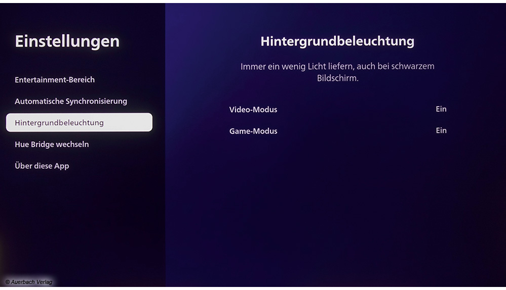 Die Hue-Lampen erzeugen auch mit dunklen Bildinhalten geringes Restlicht. In den Einstellungen können Sie optional ein komplettes Herunterdimmen erzwingen