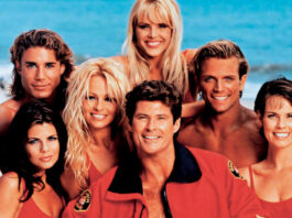 Die "Baywatch"-Crew lächelt in die Kamera