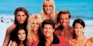 Die "Baywatch"-Crew lächelt in die Kamera