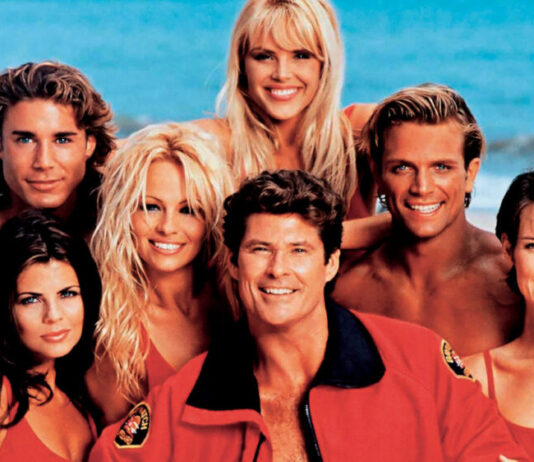Die "Baywatch"-Crew lächelt in die Kamera
