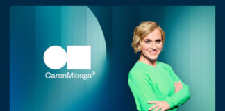 Caren Miosga mit dem Logo ihrer Talkshow