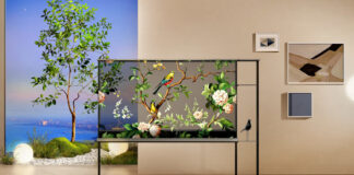 Der LG Signature OLED T steht in einem Raum, auf dem Bildschirm ist ein halbtransparentes Bild zu sehen, der Hintergrund des Raums scheint hindurch.