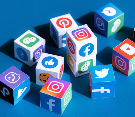 Social Media Insta Facebook Pinteres