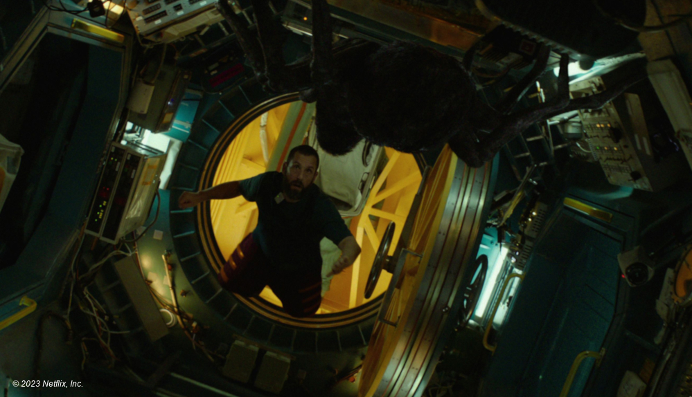 Adam Sandler in einem Raumschiff in "Spaceman"