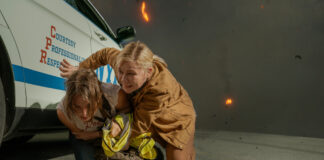 Kirsten Dunst und Cailee Spaeny in "Civil War"