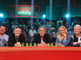 Hugo Egon Balder und vier Comedians vor Publikum bei "Genial Witzig" (RTLZwei)