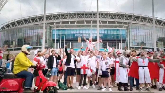 England-Fans mit Kostümen und Fahnen vor dem Wembley-Stadion (Netflix)