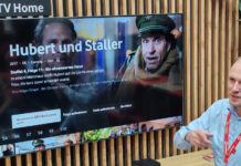 Christoph Schwab, Produktmanager GigaTV, stellt die neue Vodafone GigaTV Box auf der Anga Com vor.