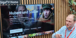 Christoph Schwab, Produktmanager GigaTV, stellt die neue Vodafone GigaTV Box auf der Anga Com vor.