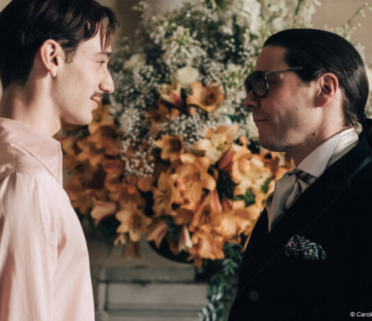 Daniel Brühl (r.) als Karl Lagerfeld