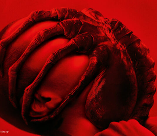 Gesicht mit Facehugger