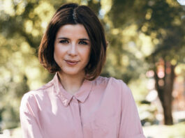 Moderatorin Eva-Maria Lemke