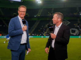 Moderator Florian König und Experte Lothar Matthäus