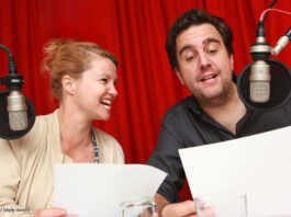 Annette Frier und Bastian Pastewka bei Wortaufnahmen in Köln.