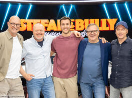 V.l.: Kommentator Frank Buschmann, Stefan Raab, Inga Leschek, Marc, Moderator Elton und Michael Bully Herbig