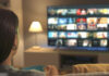Wohnzimmer Fernseher Frau