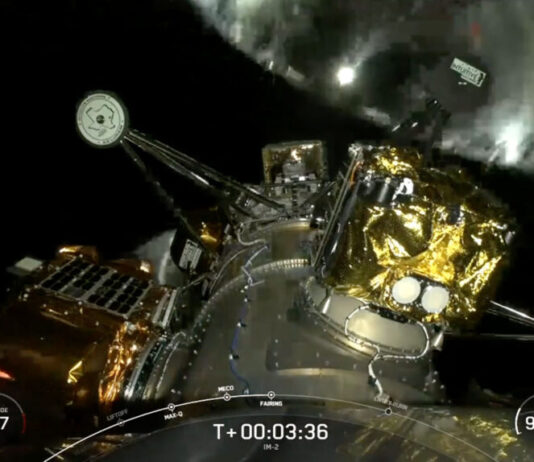 Blick auf die Nutzlast der Falcon 9 - drei Satelliten und der Mondlander Athena