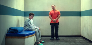 Adoleszenz. (v. l. n. r.) Owen Cooper als Jamie Miller, Stephen Graham als Eddie Miller, in Adoleszenz