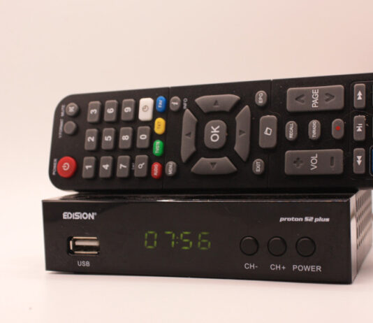 Edision Proton S2 plus, DVB-S2 Receiver mit Fernbedienung