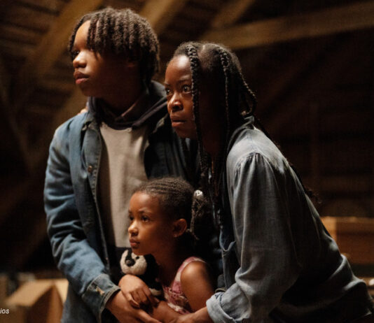 Die Familie in "The Woman in the Yard"