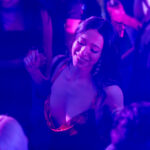 Anora im Club