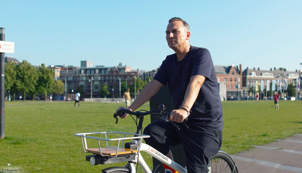 Tim Raue für MagentaTV kulinarisch in Amsterdam unterwegs