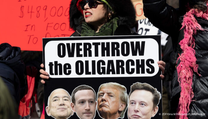 ZDF-Oligarchen Overthrow the Oligarchs Banner