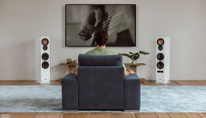 170625 Teufel Ultima 40 Aktiv-Standlautsprecher von Teufel spielen Musik direkt via Bluetooth.