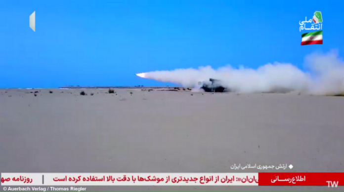 Das iranische Fernsehen befindet sich aktuell im Kriegsmodus. IRIB TV1 zeigt hier die kämpfenden Streitkräfte