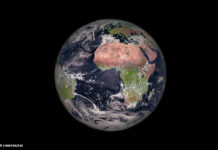 Ein Bild der Erde, aufgenommen von einem geostationären Orbit über dem Golf von Guniea durch einen Meteosat. Die Erde steht vor einem schwarzen Hintergrund.