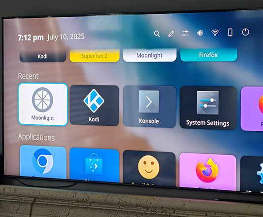 Plasma Bigscreen mit Linux-Desktop.